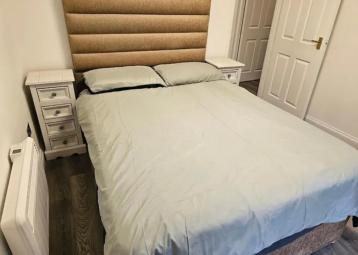 1 Bed Modern Flat